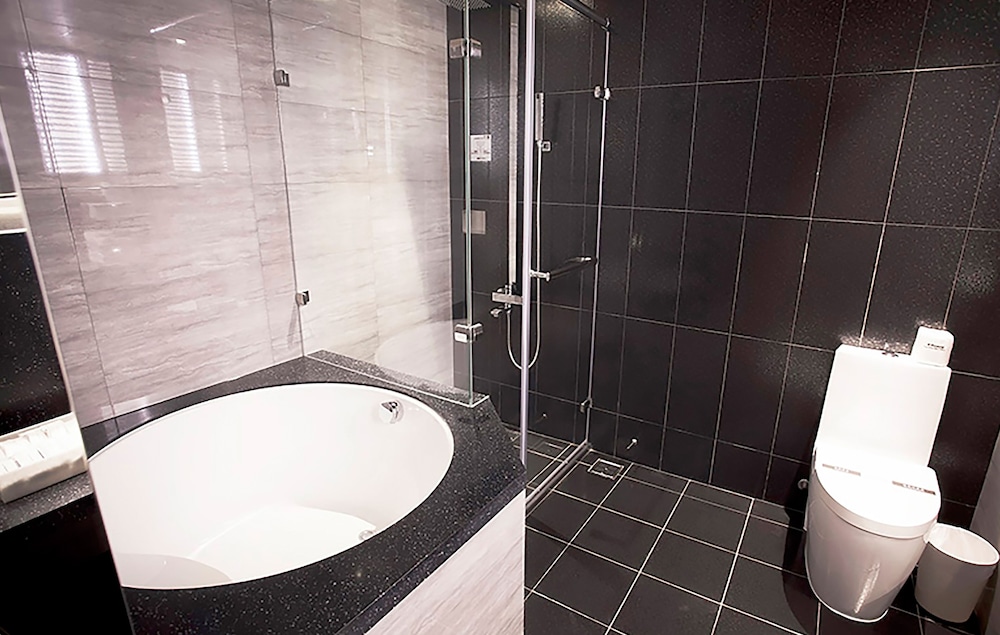 royal group hotel minghua branch