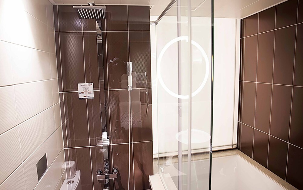 royal group hotel minghua branch