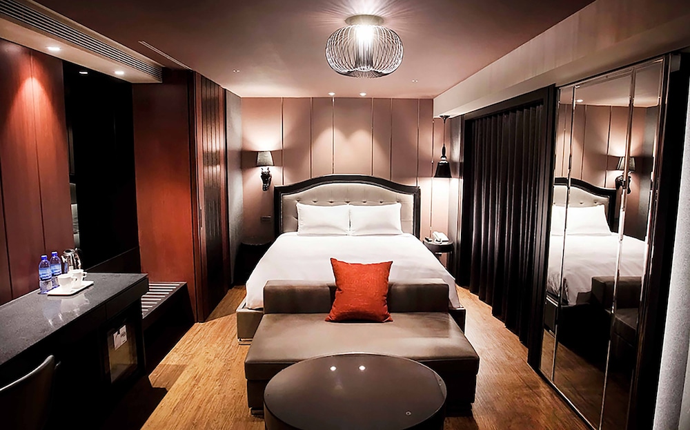 royal group hotel minghua branch