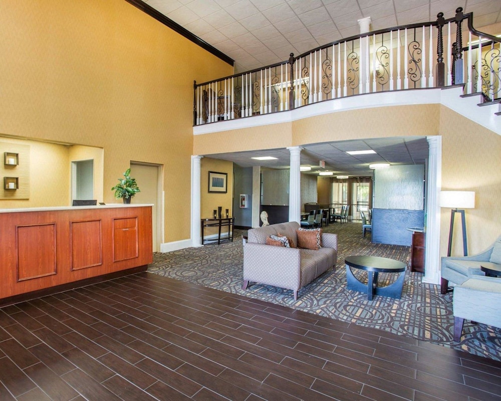 comfort inn and suites at stone mountain