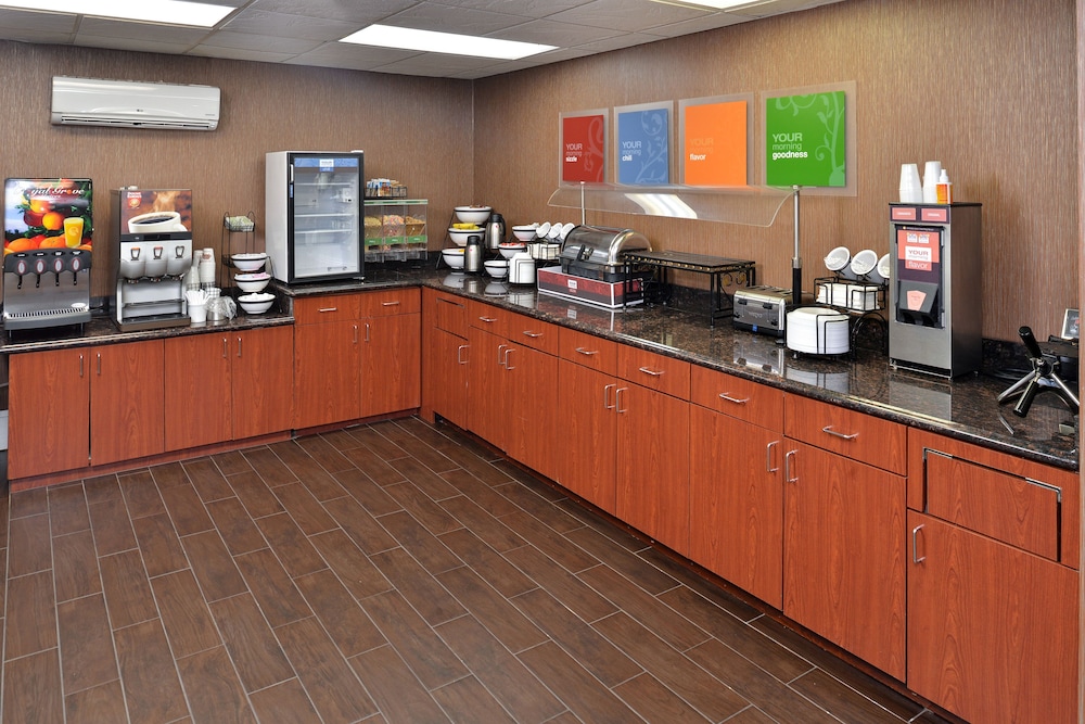 comfort inn and suites at stone mountain