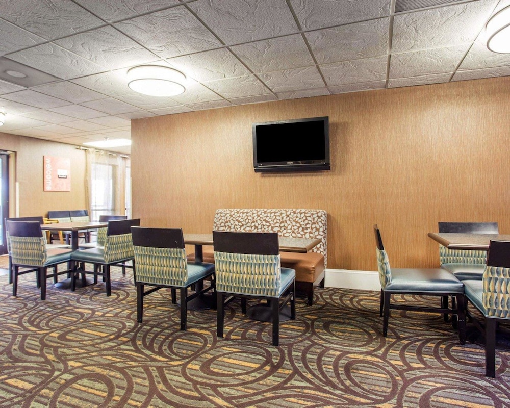 comfort inn and suites at stone mountain