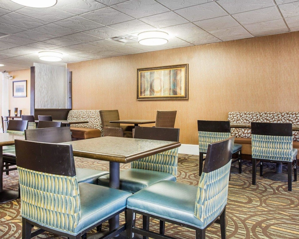 comfort inn and suites at stone mountain