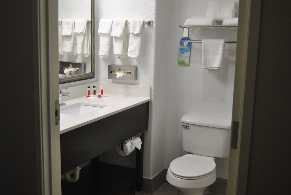 days inn and suites by wyndham san antonio near atandt