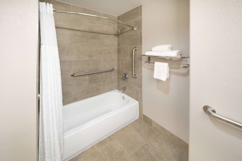 days inn and suites by wyndham san antonio near atandt