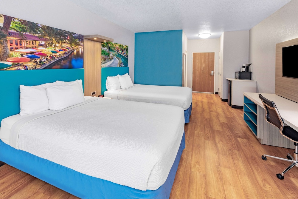days inn and suites by wyndham san antonio near atandt