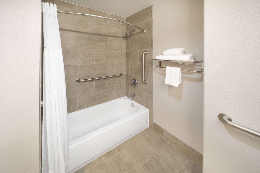 days inn and suites by wyndham san antonio near atandt