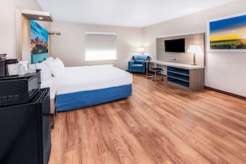 days inn and suites by wyndham san antonio near atandt