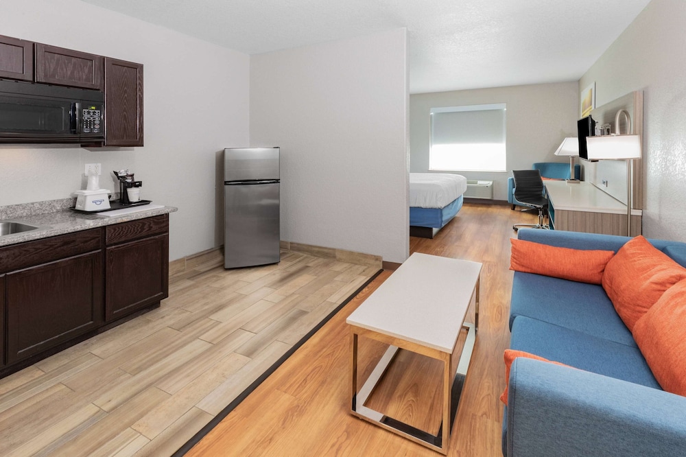 days inn and suites by wyndham san antonio near atandt