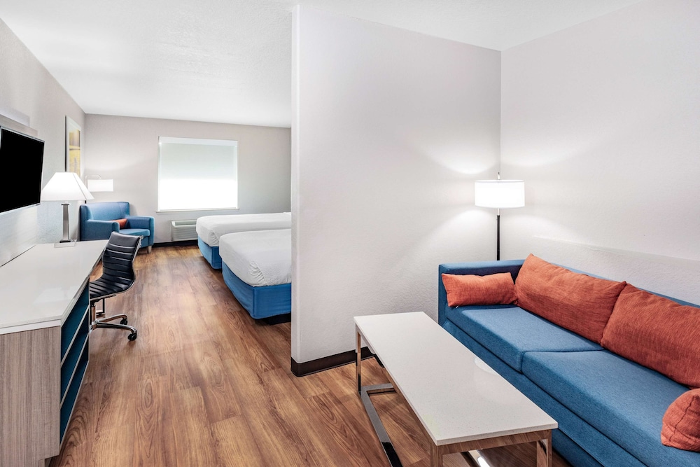 days inn and suites by wyndham san antonio near atandt