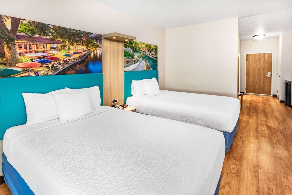 days inn and suites by wyndham san antonio near atandt