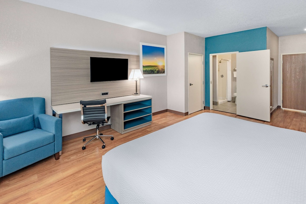 days inn and suites by wyndham san antonio near atandt