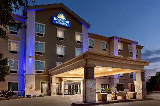 days inn and suites by wyndham san antonio near atandt