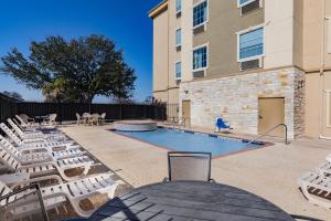 days inn and suites by wyndham san antonio near atandt