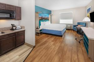days inn and suites by wyndham san antonio near atandt