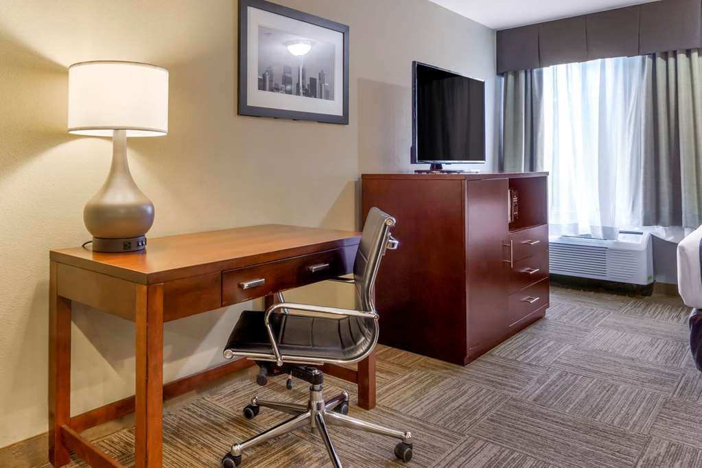 comfort inn and suites sea tac airport