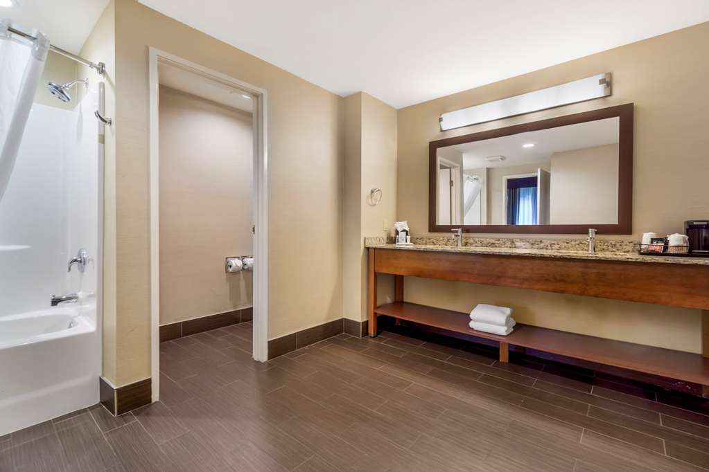 comfort inn and suites sea tac airport