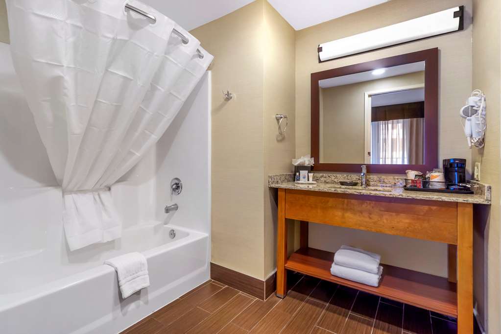 comfort inn and suites sea tac airport