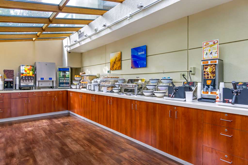 comfort inn and suites sea tac airport