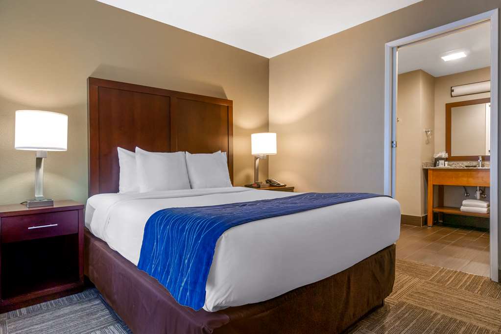 comfort inn and suites sea tac airport