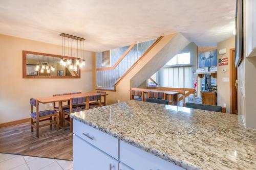 Seven Springs 2Br Loft Premium Condo, Sleeps 11! By Redawning,,3 star