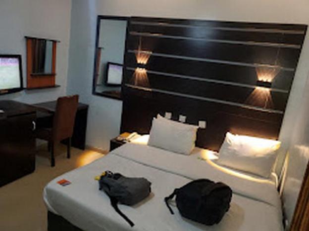 green house hotel and suites