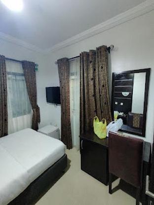 green house hotel and suites