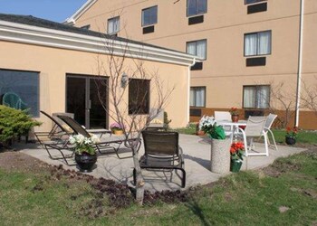 econo lodge inn and suites