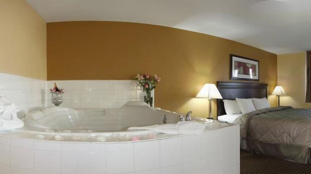 econo lodge inn and suites