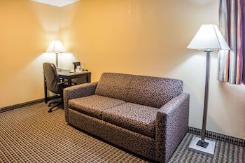 econo lodge inn and suites
