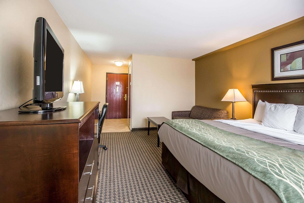 econo lodge inn and suites