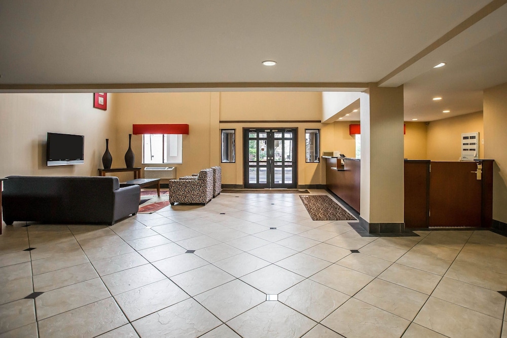 econo lodge inn and suites