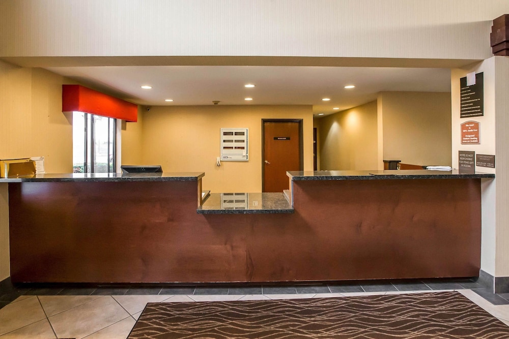 econo lodge inn and suites