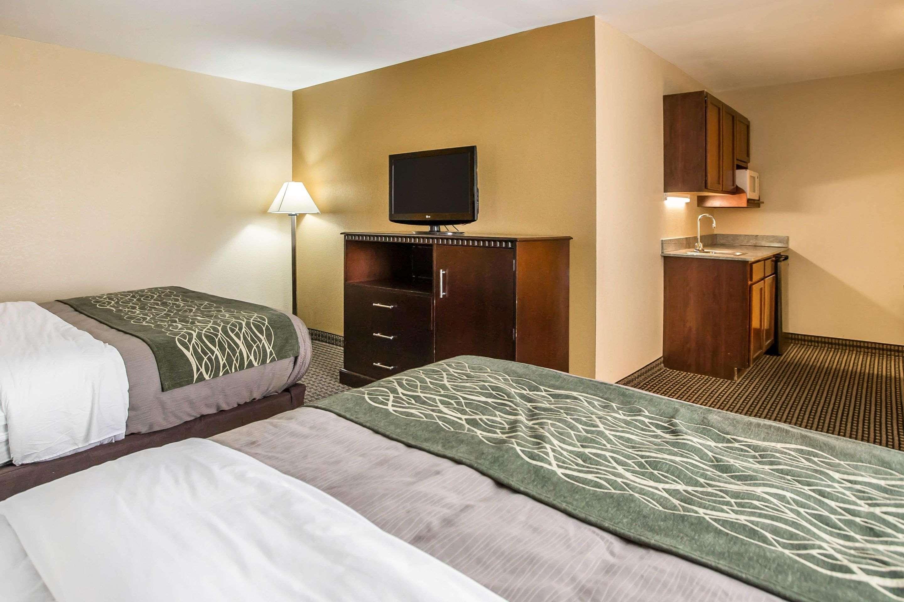 econo lodge inn and suites