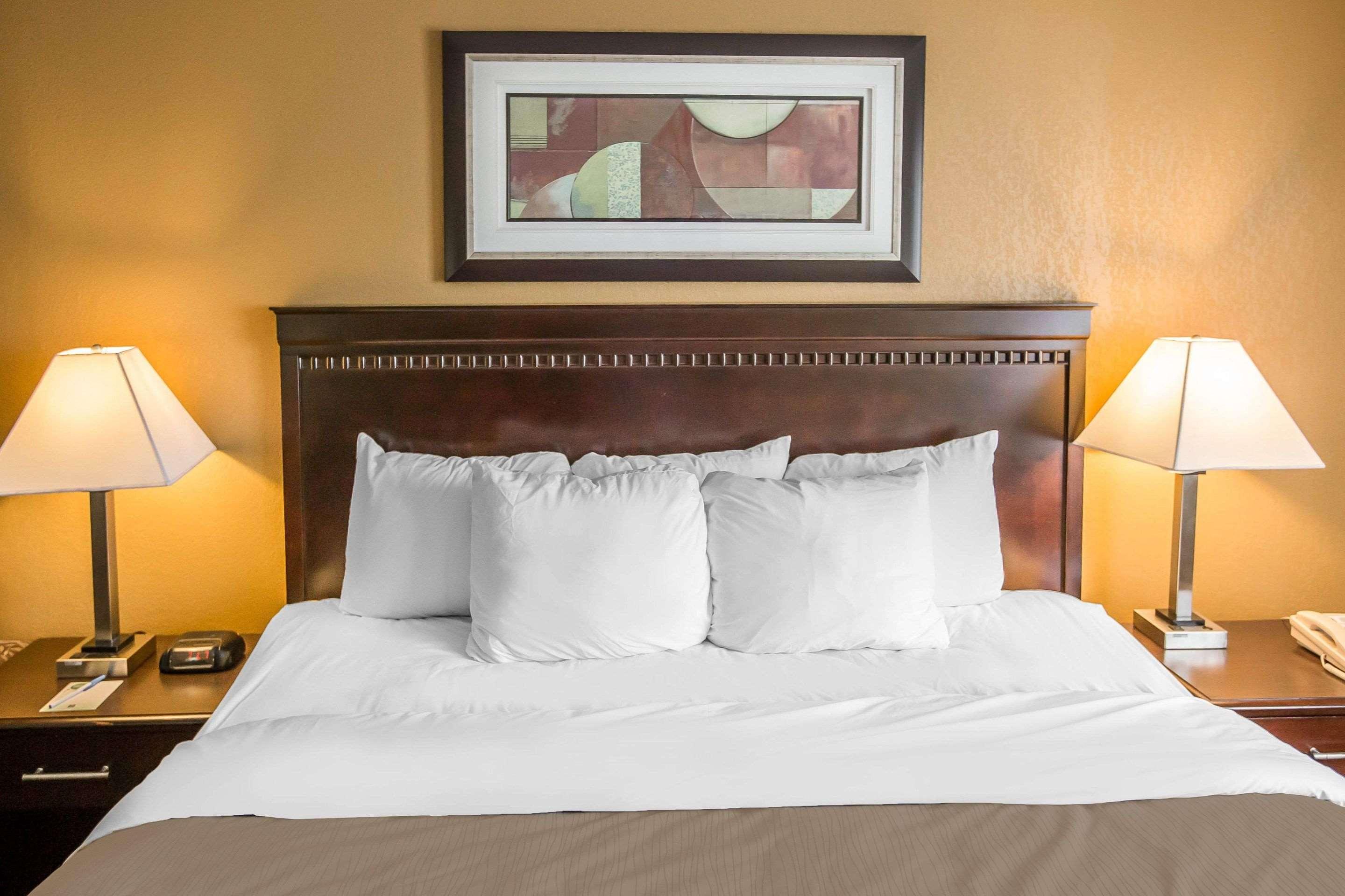 econo lodge inn and suites