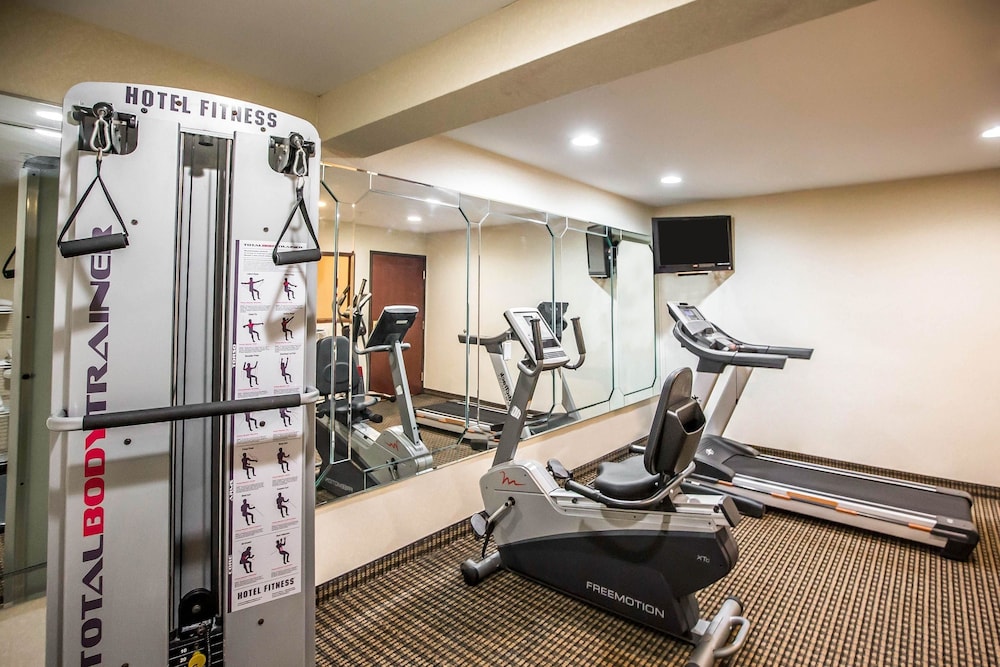 econo lodge inn and suites