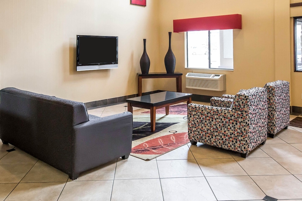 econo lodge inn and suites