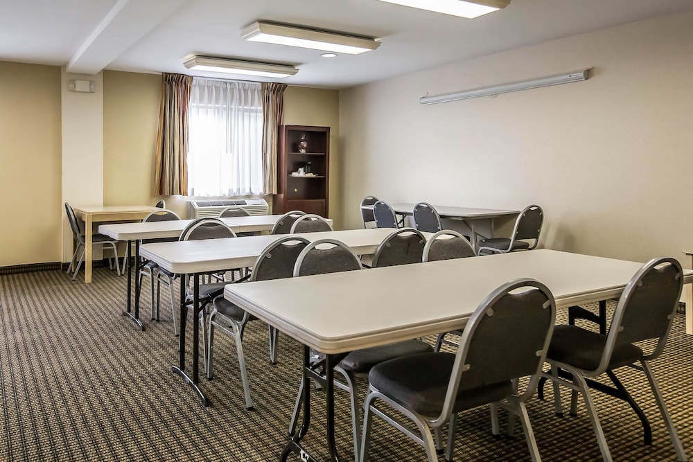 econo lodge inn and suites