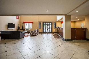 econo lodge inn and suites