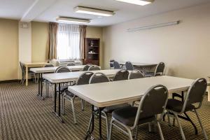 econo lodge inn and suites