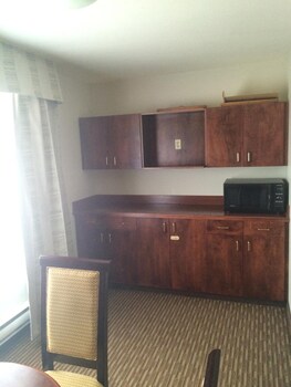 foxwood inn and suites