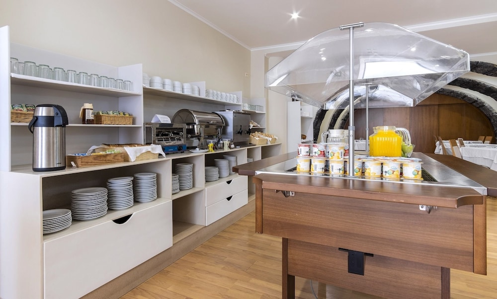 the azoriani boutique ascend hotel collection