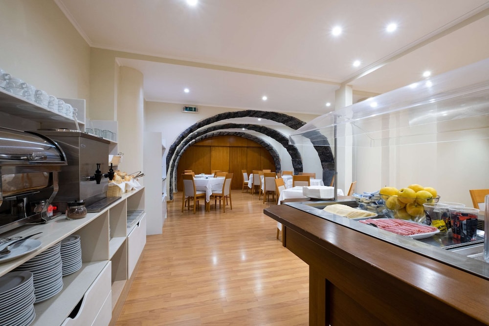 the azoriani boutique ascend hotel collection