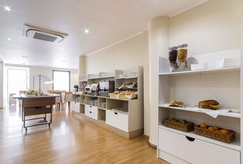 the azoriani boutique ascend hotel collection