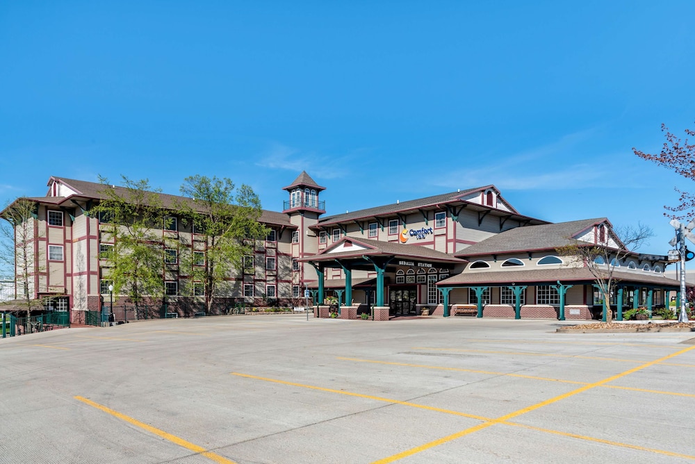 comfort inn sedalia station