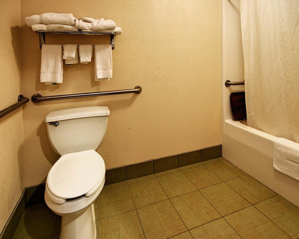 quality inn edmund pettus bridge area