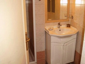 art gallery hotel