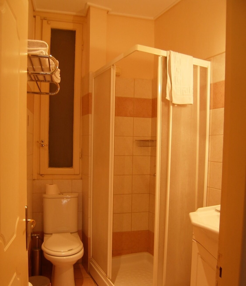 art gallery hotel