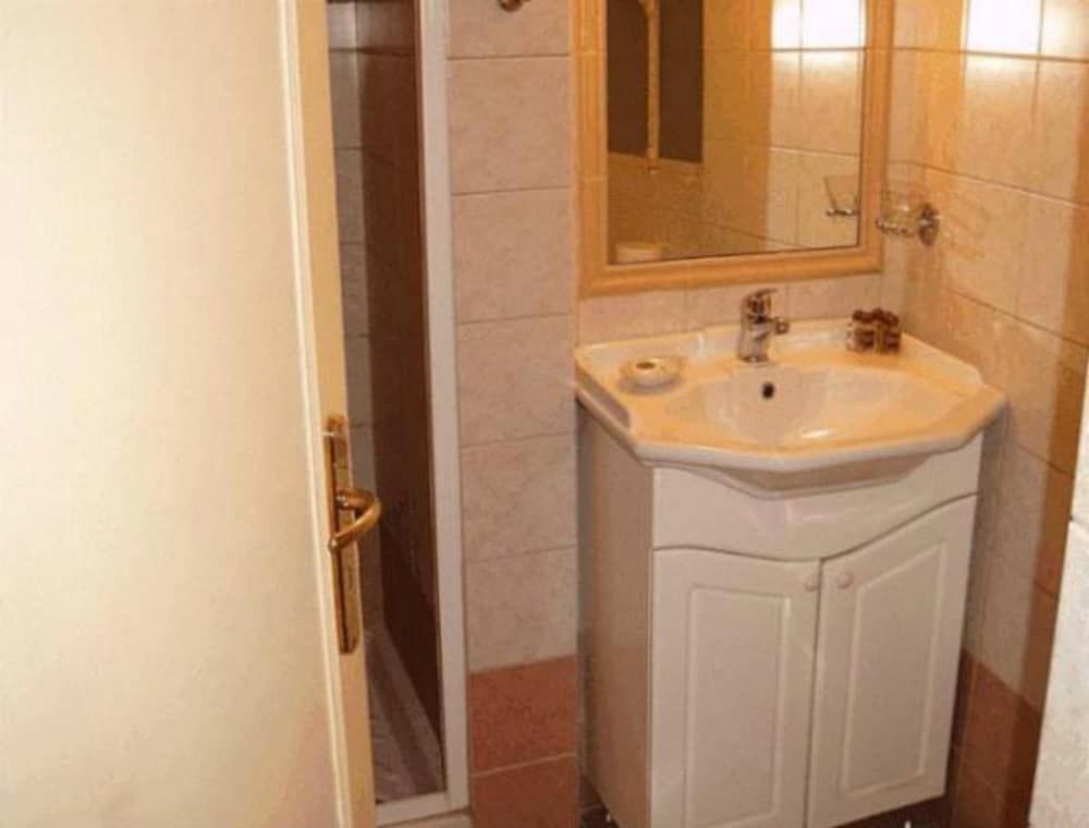 art gallery hotel