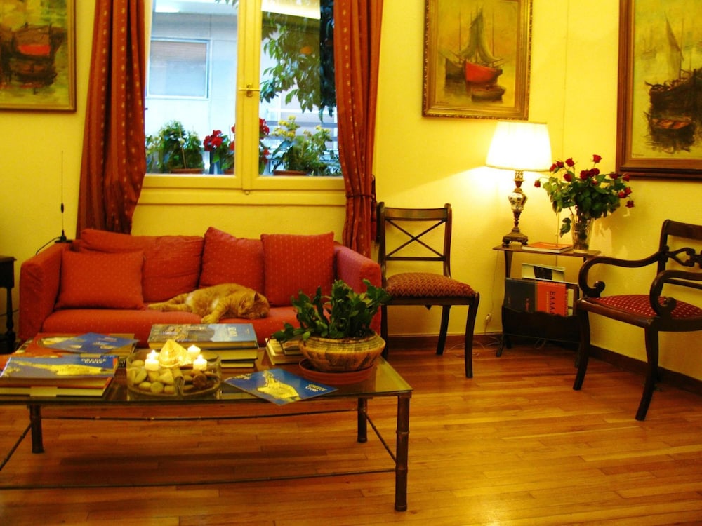 art gallery hotel